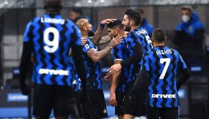 bob半岛体育-场面虽难看但稳定最重要 国米再胜强敌冲击新纪录