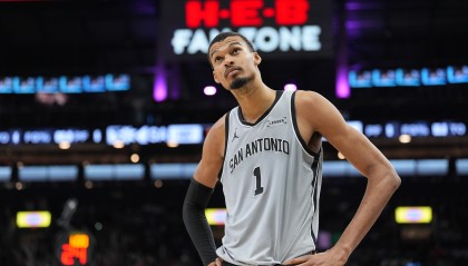 bob半岛体育-马刺2月以来16胜1负 进攻效率第1&amp;防守效率第2 7人当过单场得分王