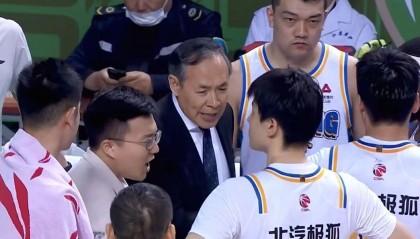 bob半岛体育官方网站-北京男篮2分险胜同曦，赵睿24+4+6火力全开，周琦10+9祝铭震19分